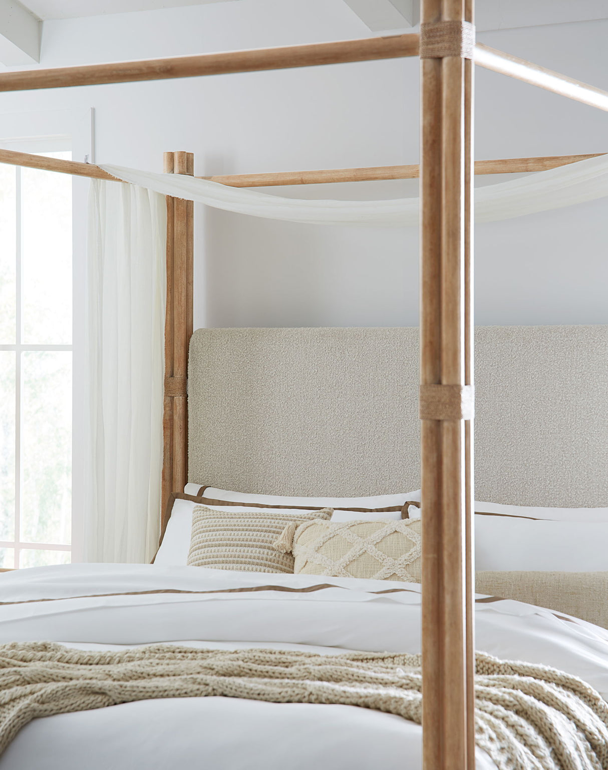 Retreat - Pole Rattan Upholstered Poster Bed With Canopy