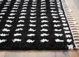 Minston - 5' x 7' Rug - Black / White