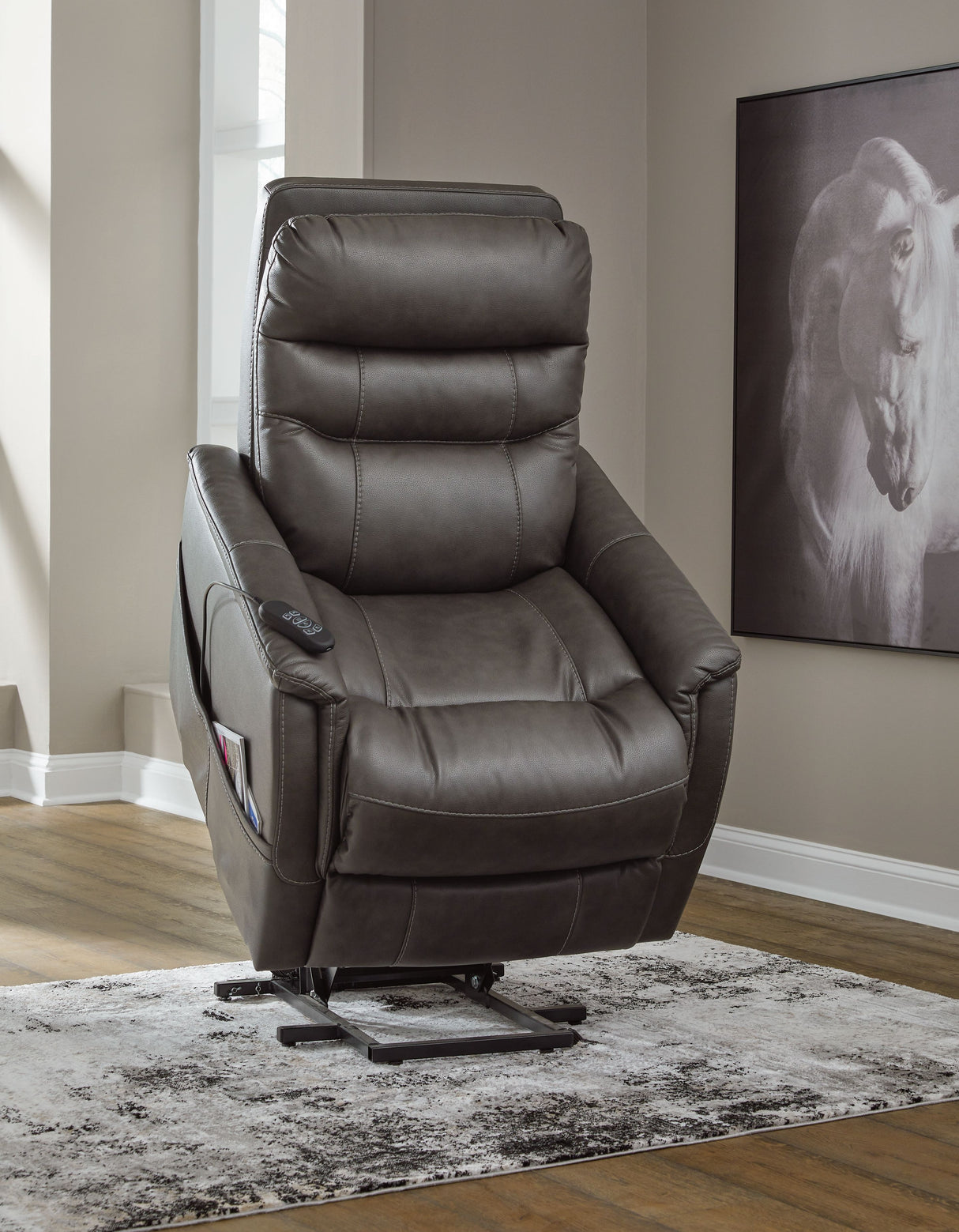 Strawbill - Power Lift Recliner