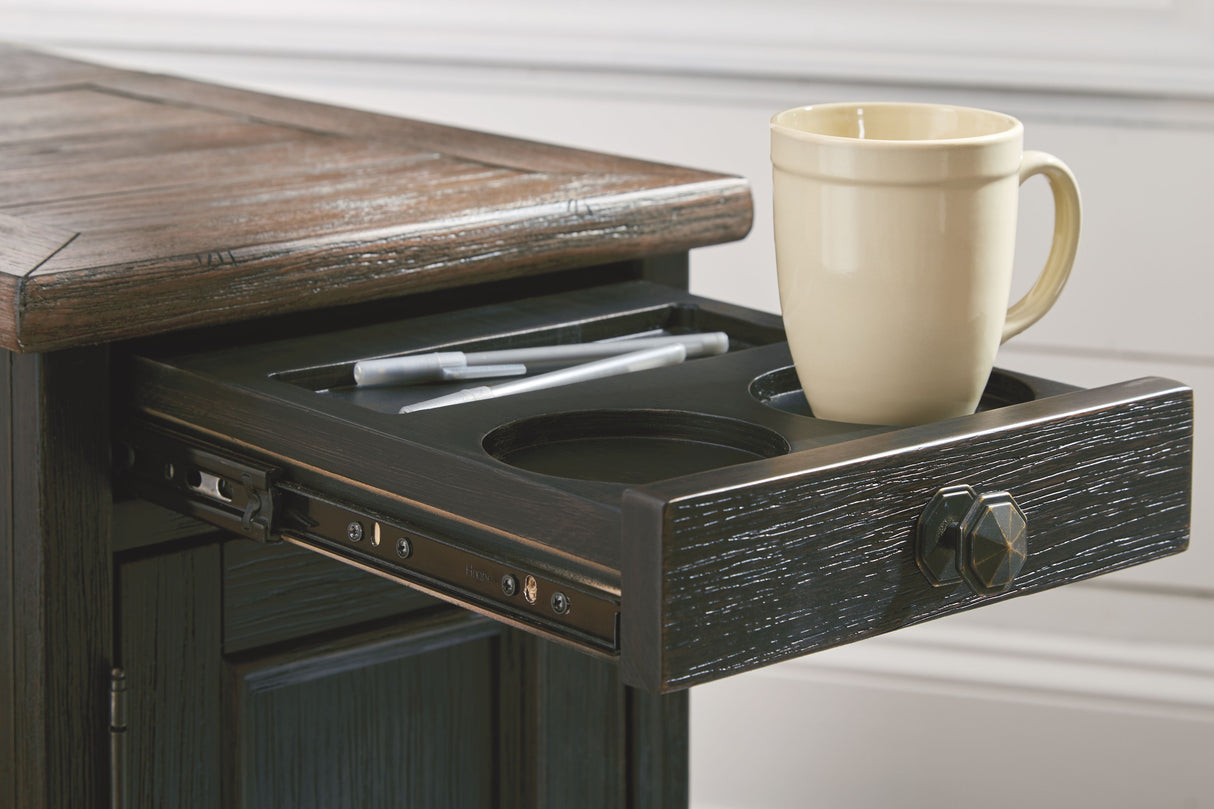 Tyler Creek - Grayish Brown / Black - Chair Side End Table