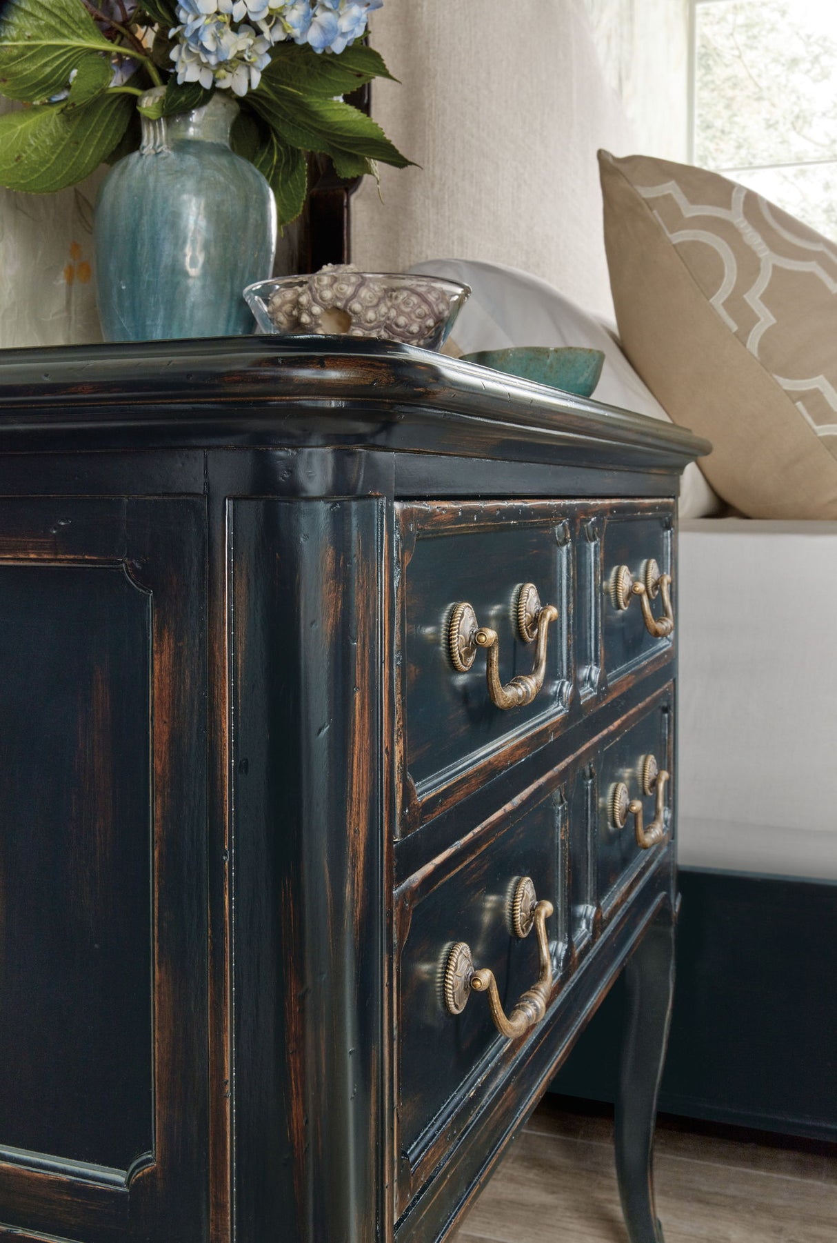 Charleston - Two-Drawer Nightstand