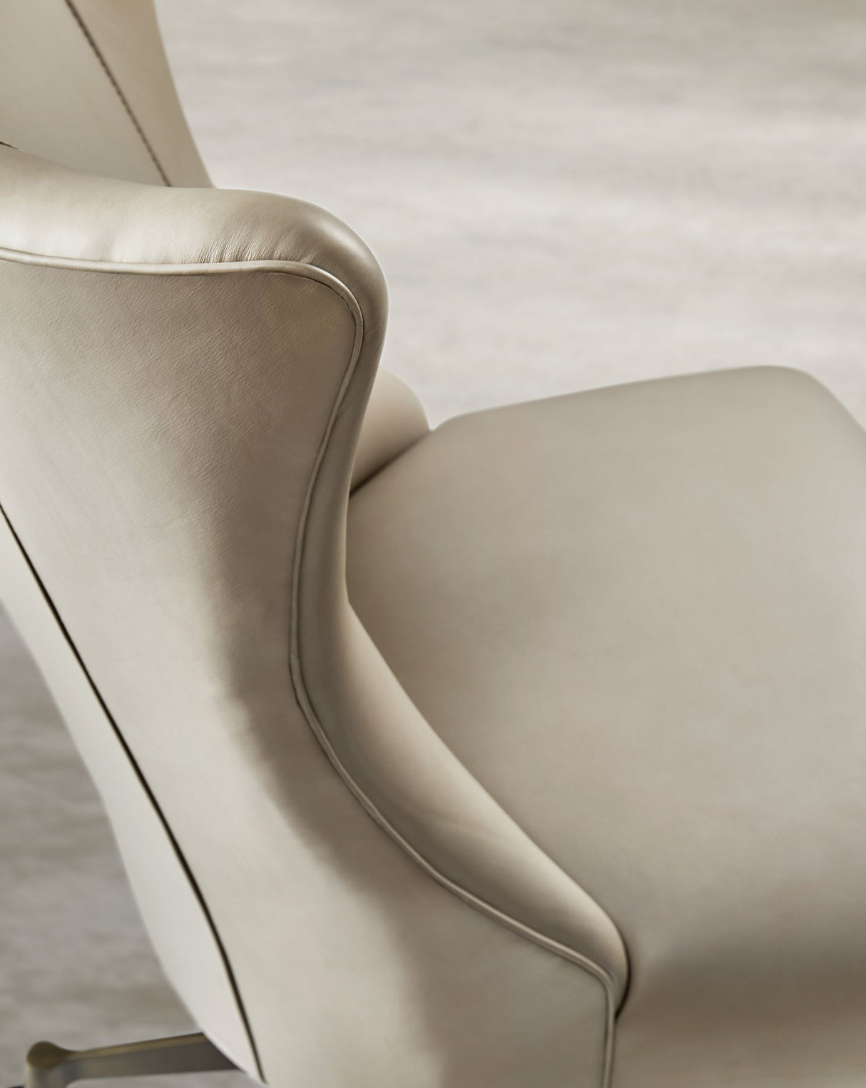 EC - Lynn Executive Swivel Chair