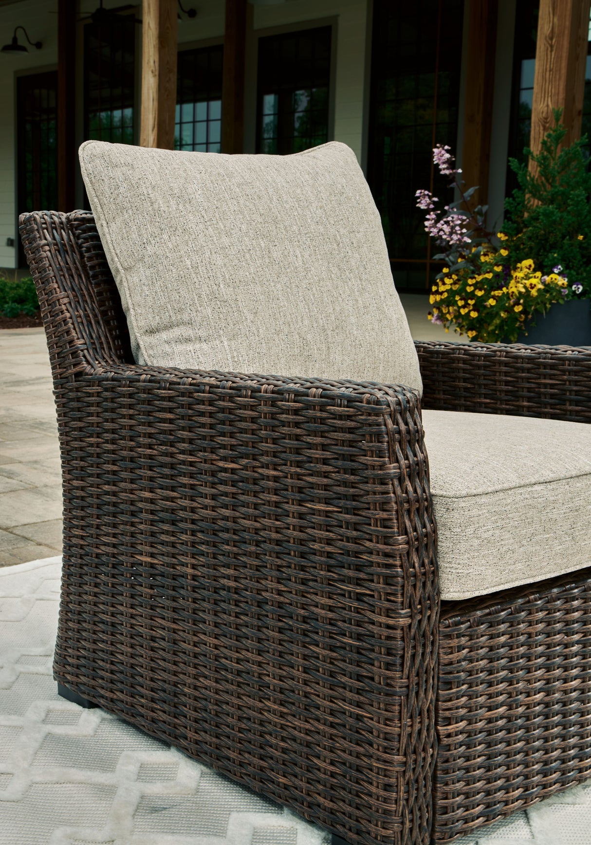 Brook Ranch - Brown - Lounge Chair With Cushion