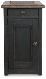 Tyler Creek - Grayish Brown / Black - Chair Side End Table