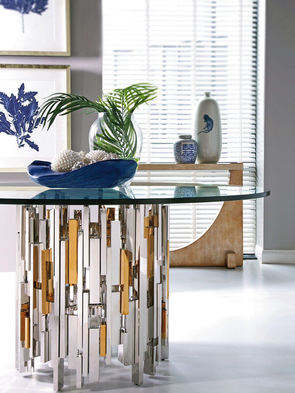Signature Designs - Cityscape Round Dining Table With Glass Top - Pearl Silver