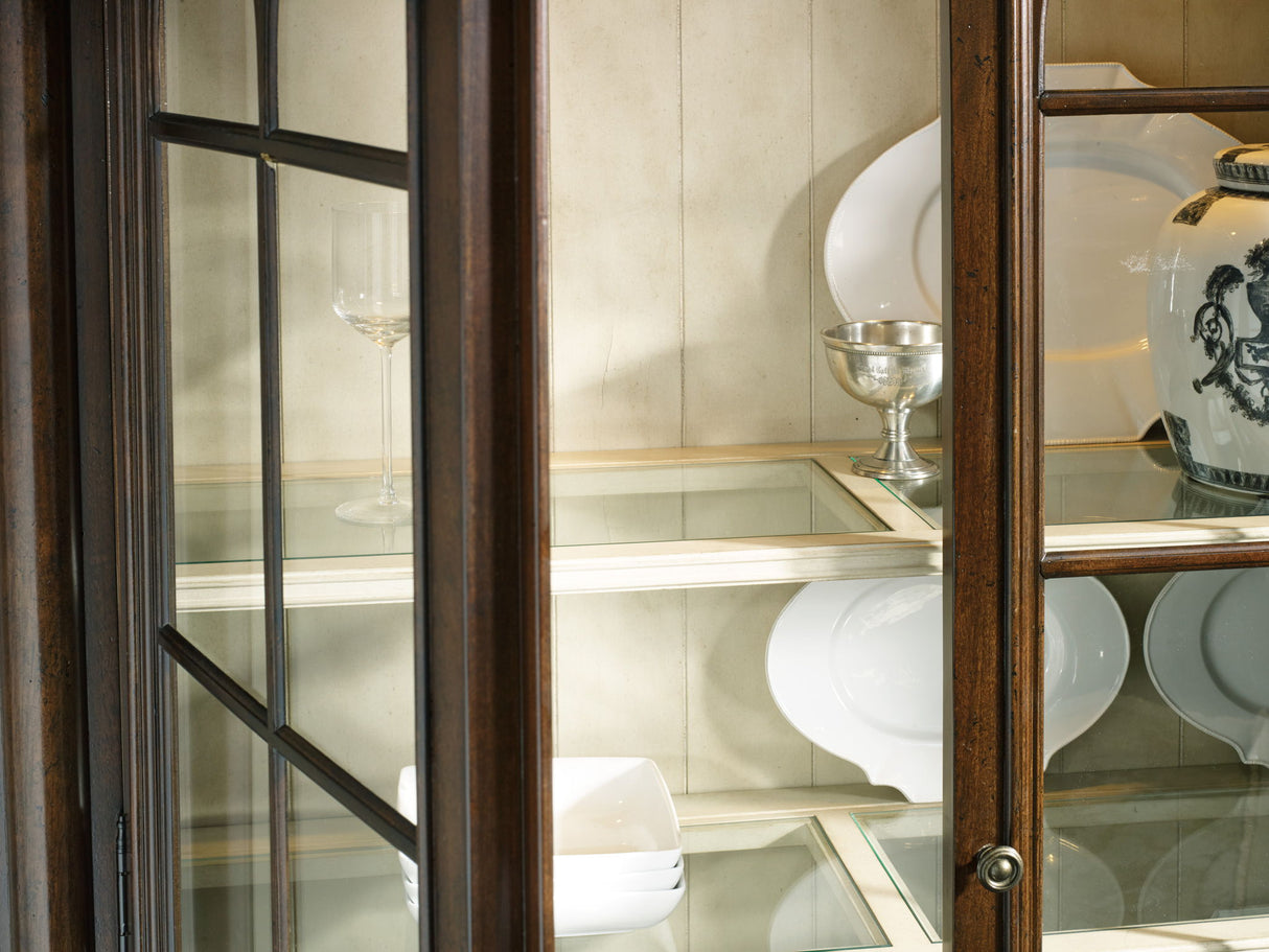 Leesburg - Display Cabinet