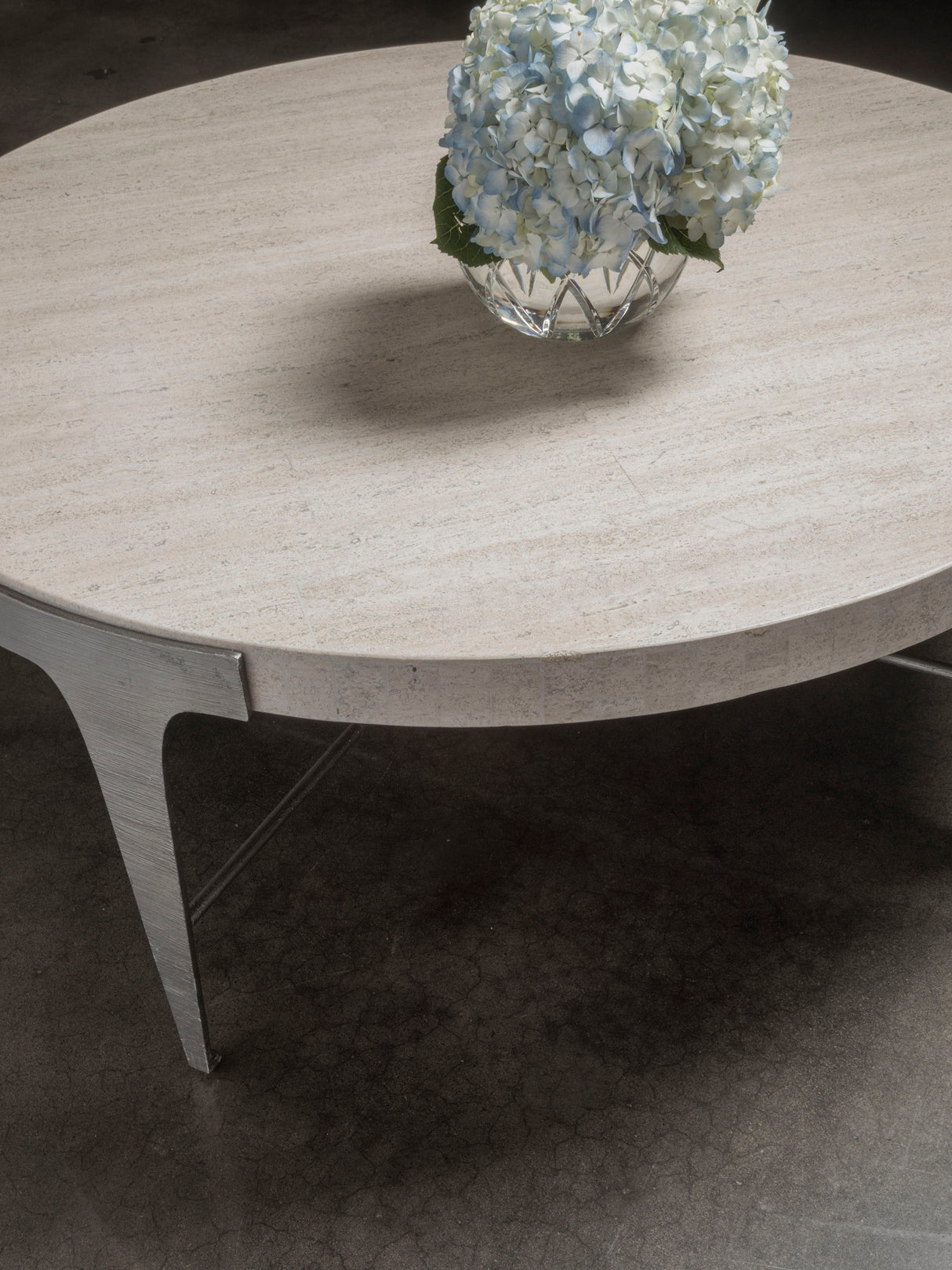 Signature Designs - Cachet Round Cocktail Table - Gray