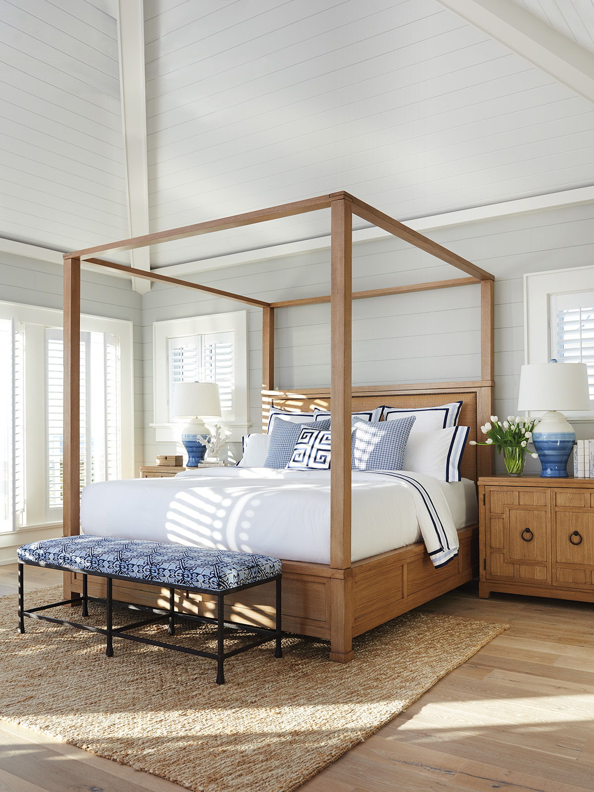 Newport - Shorecliff Canopy Bed
