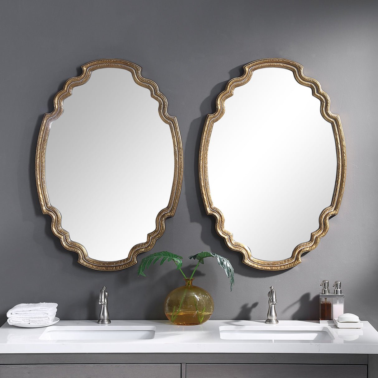 Ariane - Oval Mirror - Gold