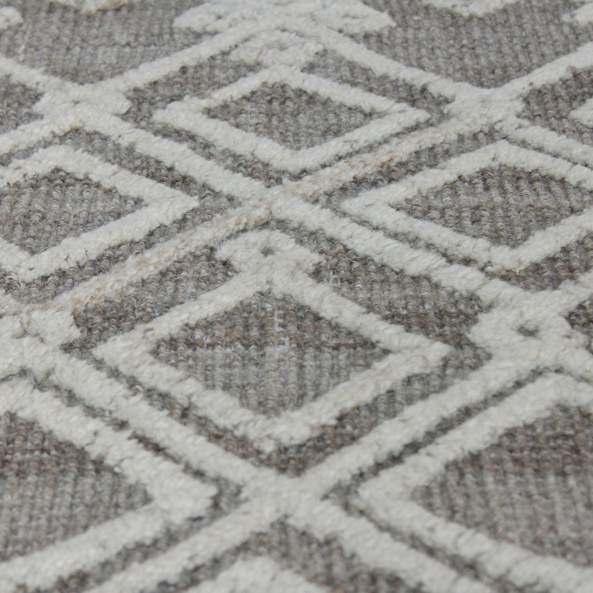 Sieano - 5 X 8 Rug - Gray-ivory